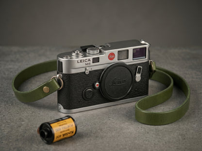 Tracolla in pelle verde Leica